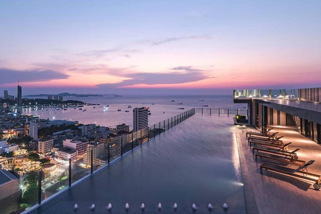 The Base Condo Center Of Pattaya Rooftop Swimming Pool Exterior photo