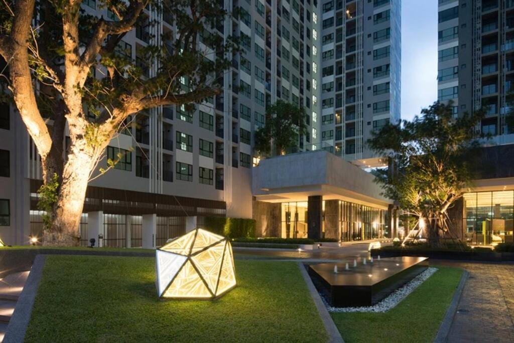 The Base Condo Center Of Pattaya Rooftop Swimming Pool Exterior photo