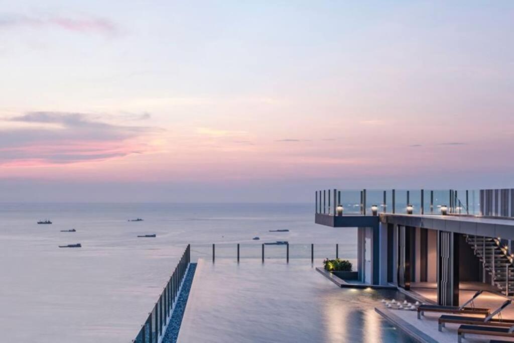 The Base Condo Center Of Pattaya Rooftop Swimming Pool Exterior photo
