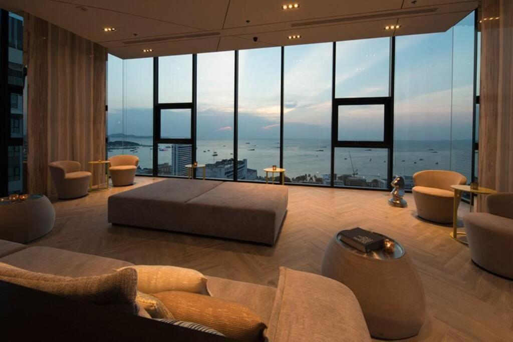 The Base Condo Center Of Pattaya Rooftop Swimming Pool Exterior photo