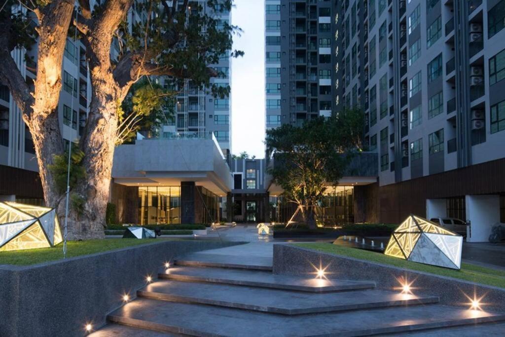 The Base Condo Center Of Pattaya Rooftop Swimming Pool Exterior photo