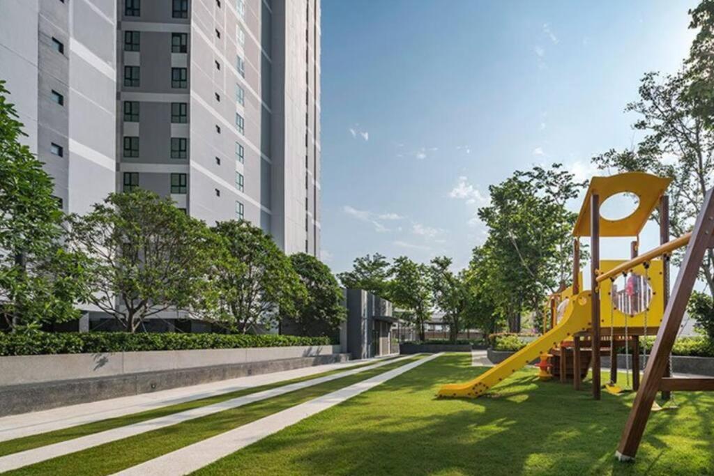 The Base Condo Center Of Pattaya Rooftop Swimming Pool Exterior photo