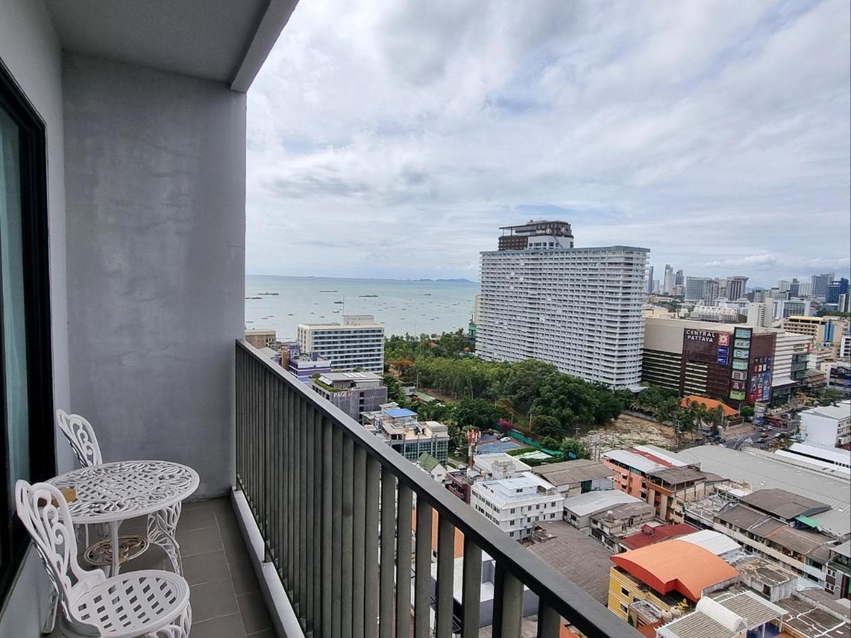 The Base Condo Center Of Pattaya Rooftop Swimming Pool Exterior photo
